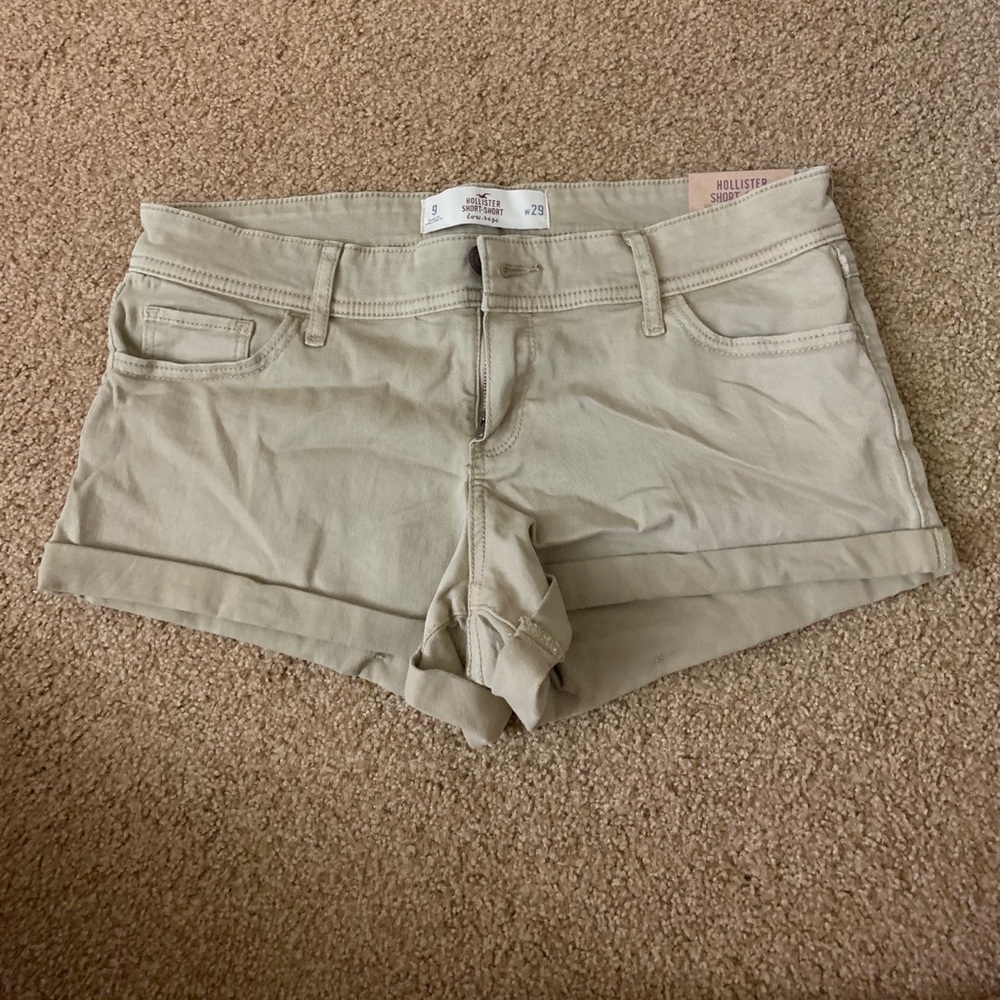 HOLLISTER BEIGE SHORT-SHORT LOW RISE SHORTS